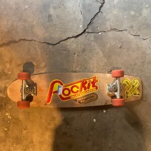 🛹🛢 VINTAGE ROCKIT SKATEBOARD DECK WITH TRACKER TRUCKS💥🛹
